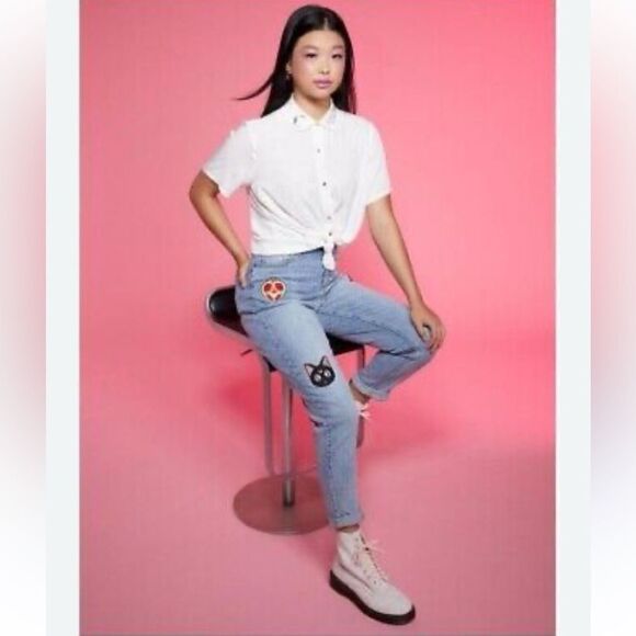 Sailor Moon Icons Embroidered Mom Jeans in Light Wash size 5 - Picture 2 of 6